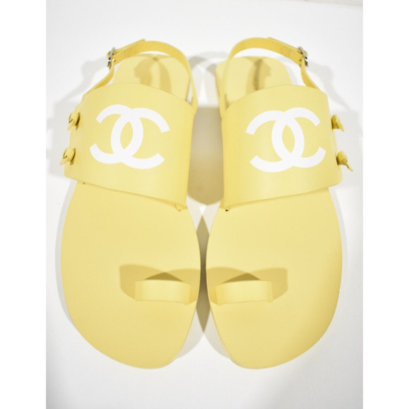 Chanel 21P Be CC Thong Yellow Leather White Logo Toe Strap Flat Sandal 38.5 - Picture 2 of 11